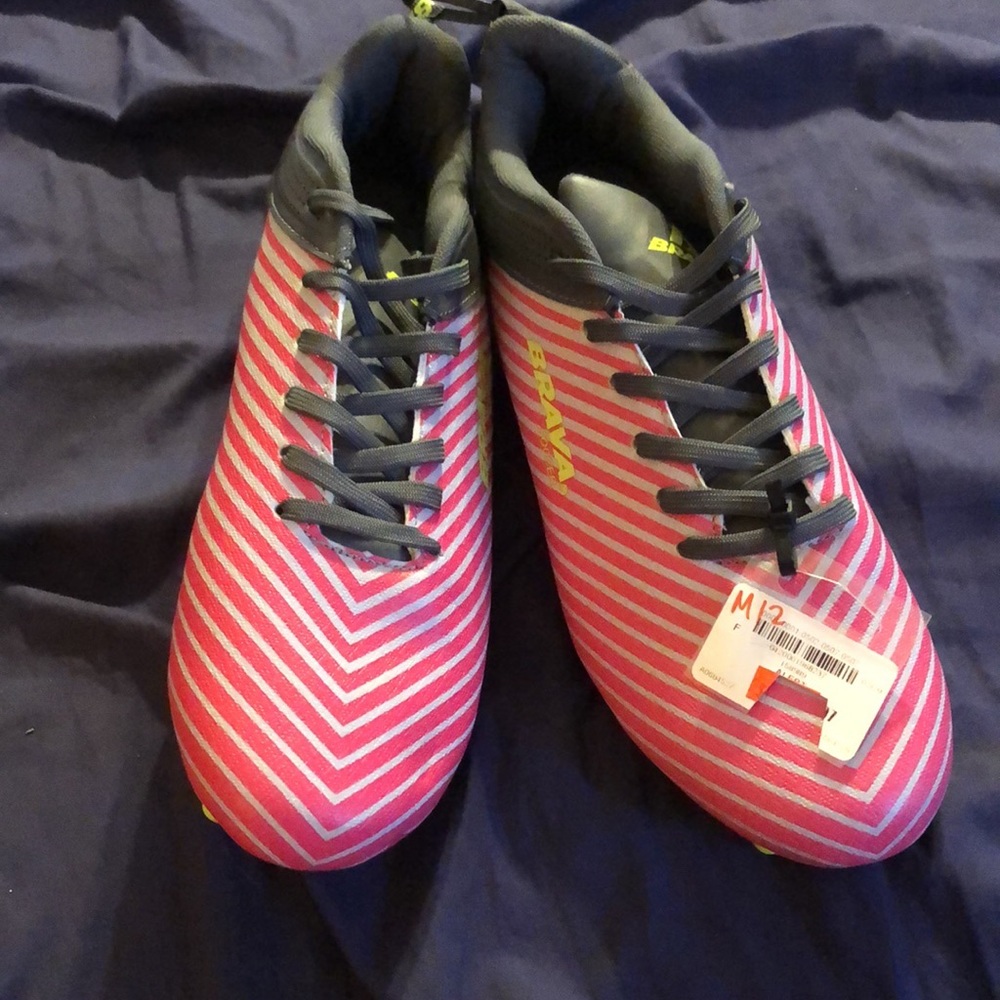 Men’s Size 12D Pink & Gray Soccer Shoes (NEW)